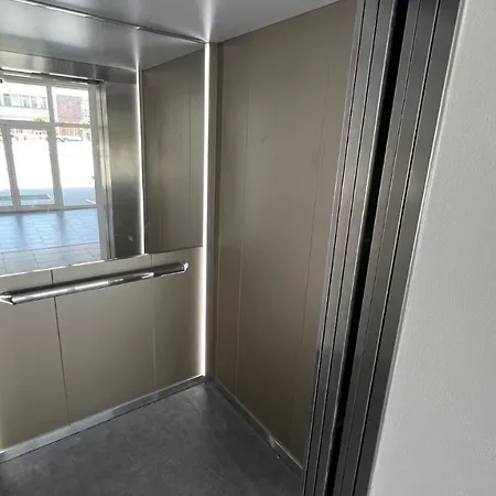 شقة 1 With Balcony, Nalepkova *