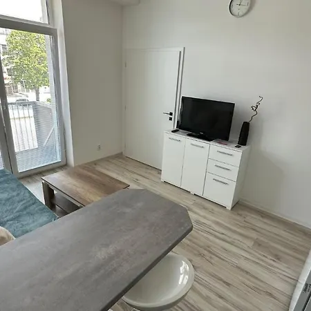 Апартаменты 1 With Balcony, Nalepkova *