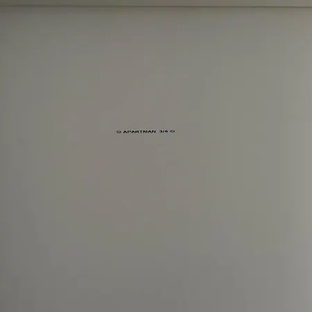 1 With Balcony, Nalepkova شقة *