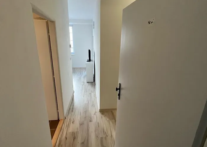 Apartament 1 With Balcony, Nalepkova *
