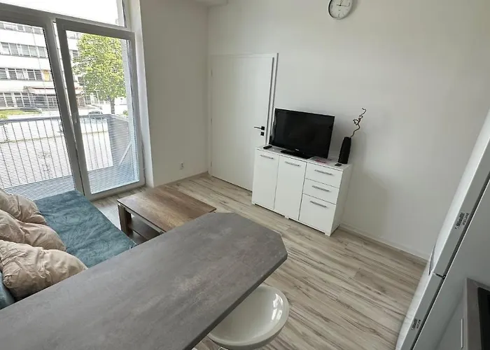 Apartament 1 With Balcony, Nalepkova *