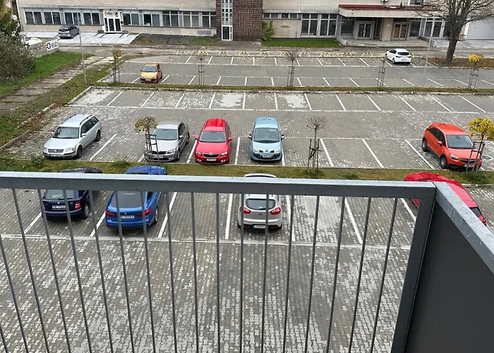 1 With Balcony, Nalepkova